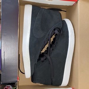 COPY -worn once shade Nike high tops